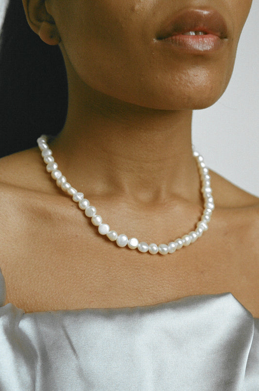 Classique Gypso Pearl Necklace